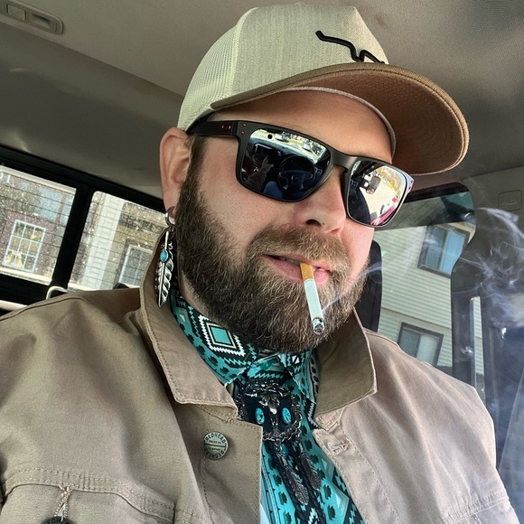 Meet your Posher, Jon aka Daddy - Picture 3 of 7